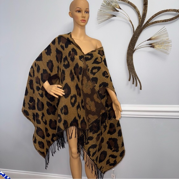 Shiraleah NWT! Zia Cape Scarf In Brown/Multi Animal Print - Picture 2 of 9